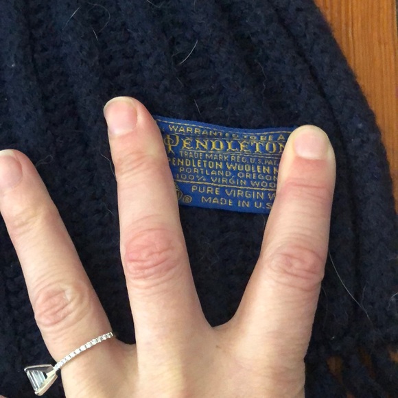 Pendleton navy scarf. 100 Virginia wool. - Picture 2 of 3
